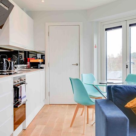 New London Life Executive Apartments Челмсфорд Екстериор снимка