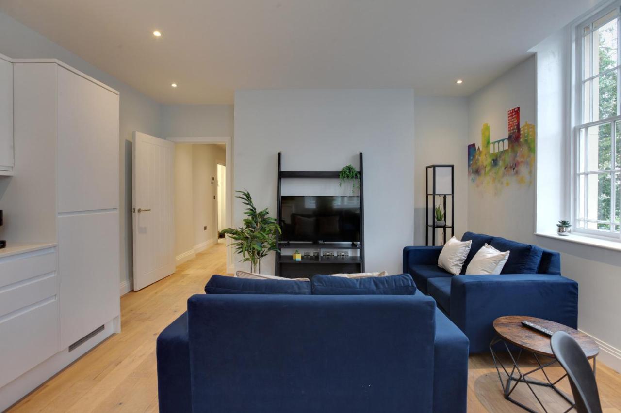 New London Life Executive Apartments Челмсфорд Екстериор снимка