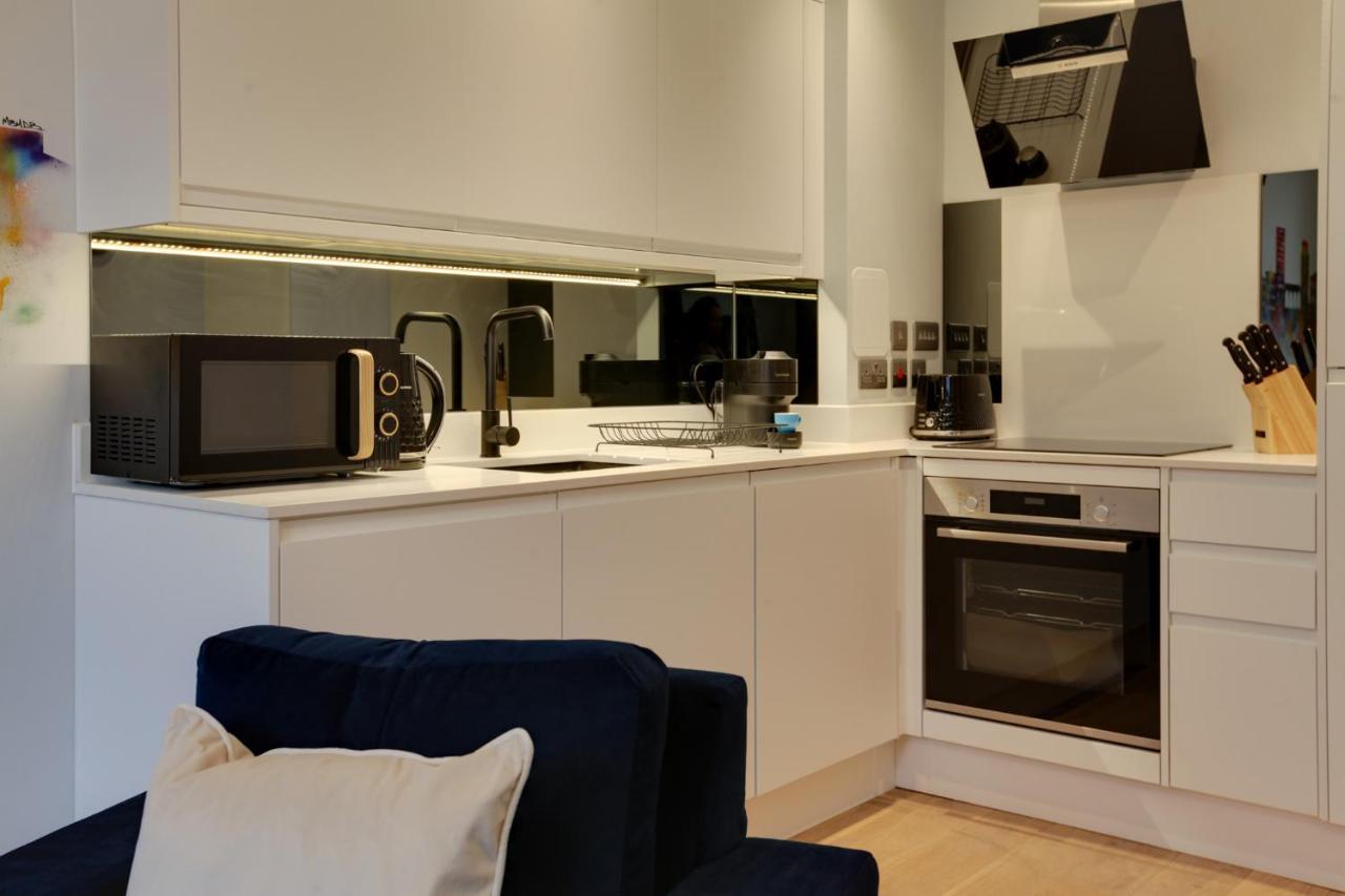 New London Life Executive Apartments Челмсфорд Екстериор снимка