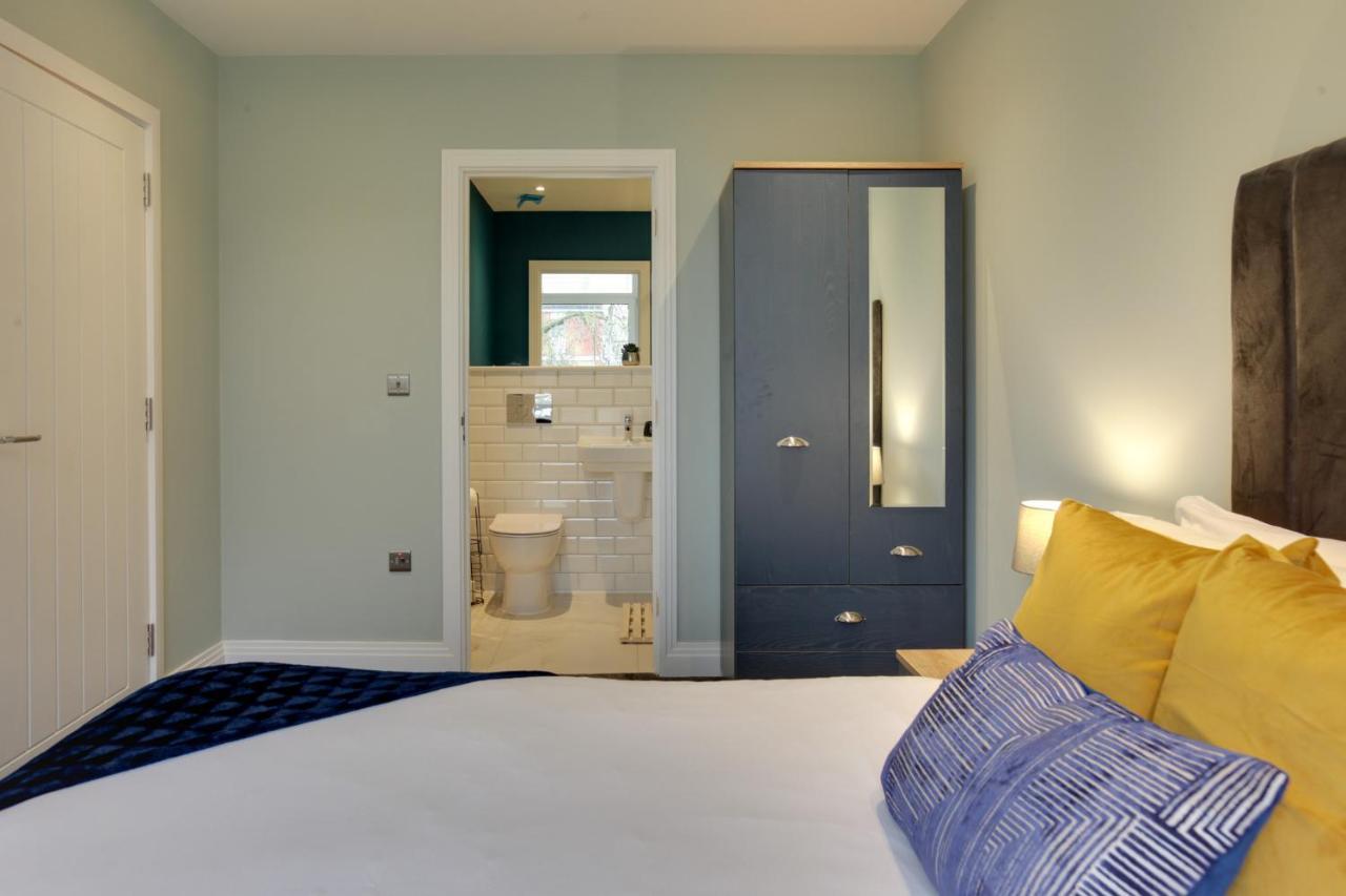 New London Life Executive Apartments Челмсфорд Екстериор снимка