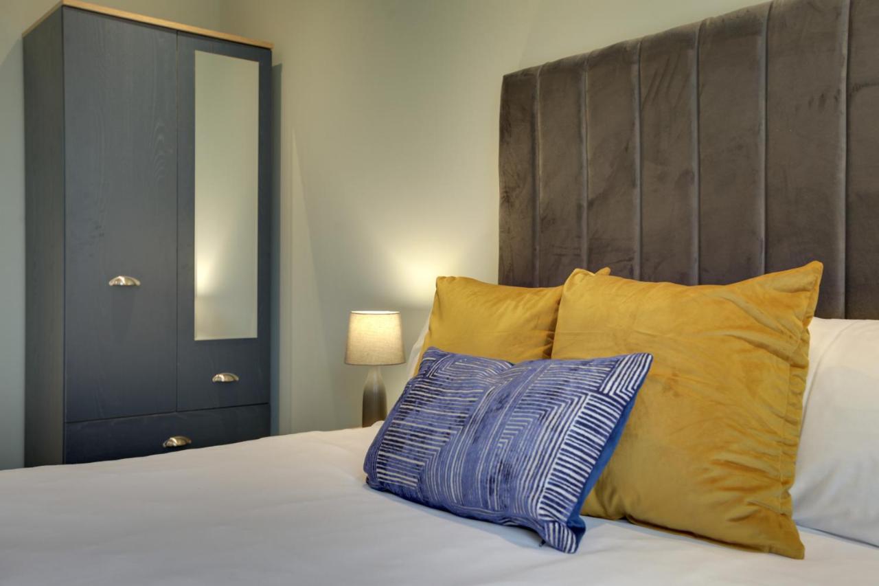 New London Life Executive Apartments Челмсфорд Екстериор снимка