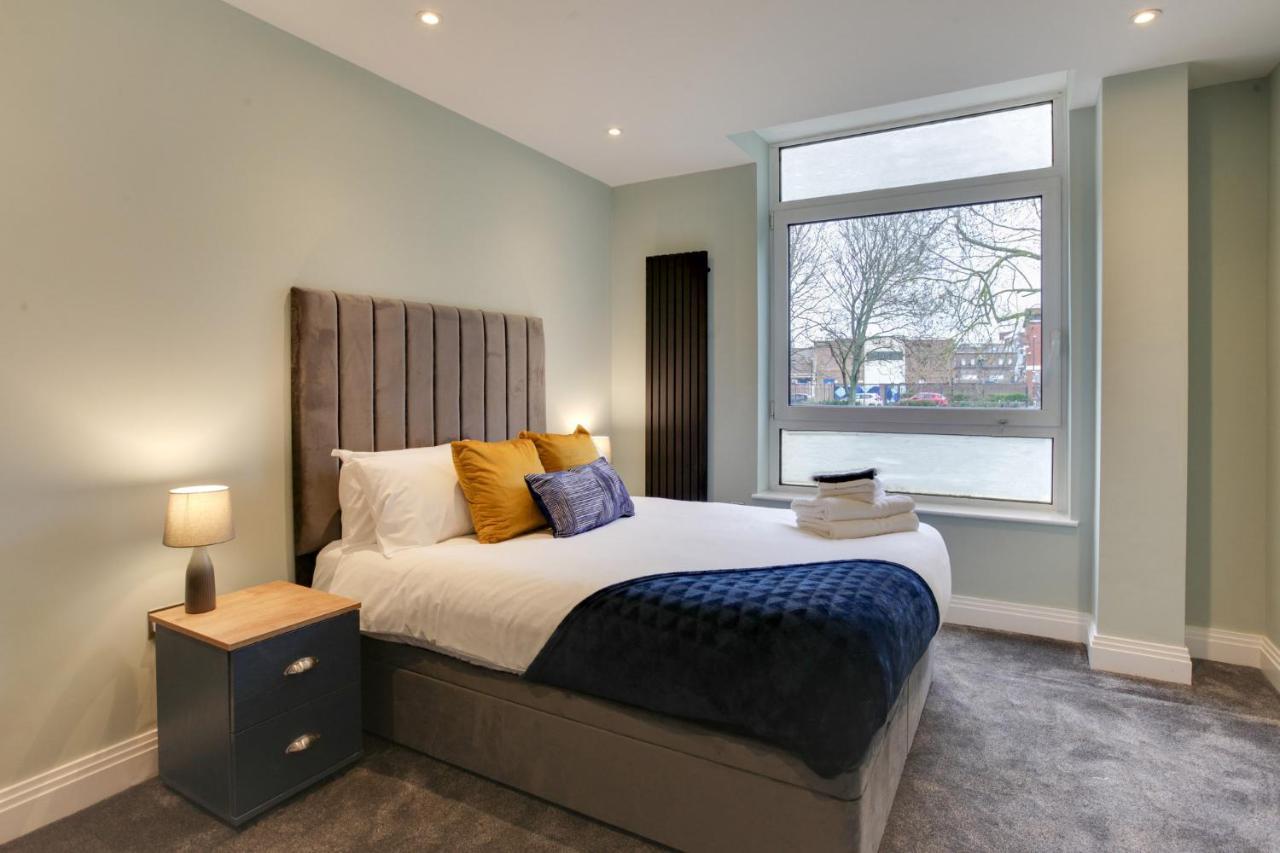 New London Life Executive Apartments Челмсфорд Екстериор снимка