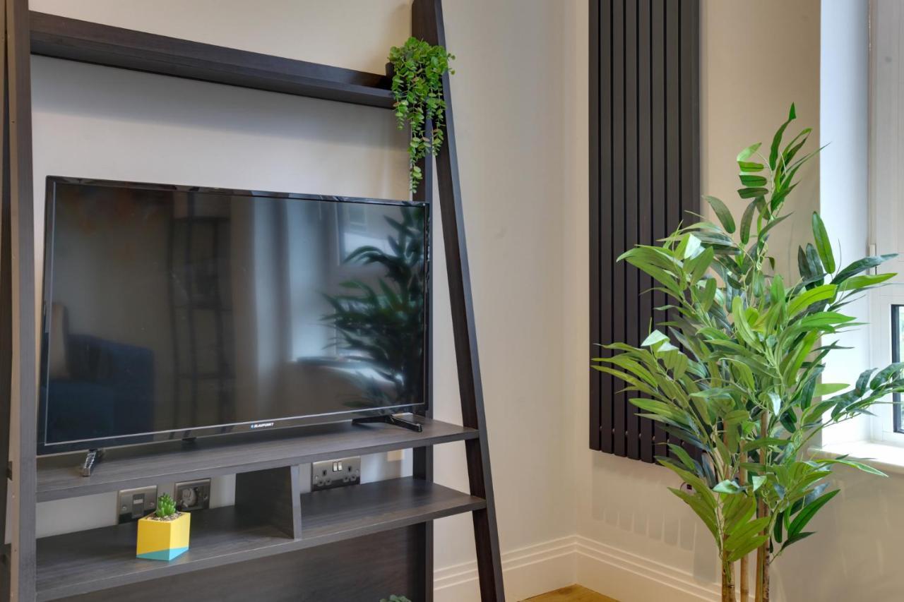 New London Life Executive Apartments Челмсфорд Екстериор снимка