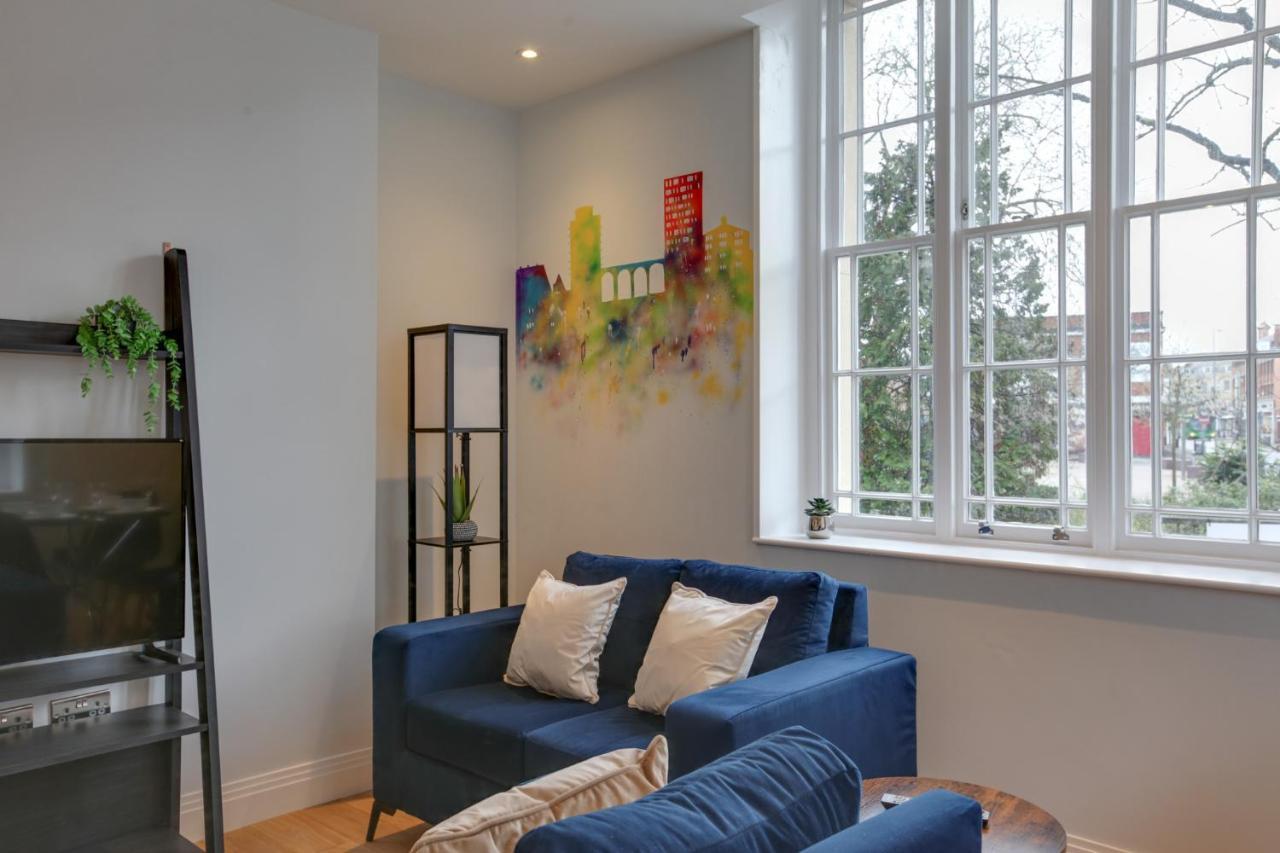 New London Life Executive Apartments Челмсфорд Екстериор снимка
