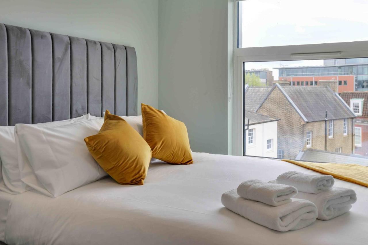 New London Life Executive Apartments Челмсфорд Екстериор снимка