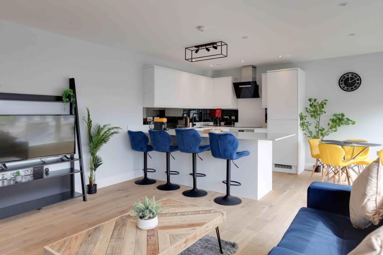 New London Life Executive Apartments Челмсфорд Екстериор снимка