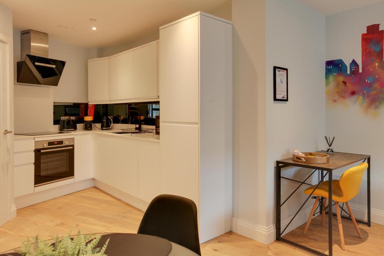 New London Life Executive Apartments Челмсфорд Екстериор снимка