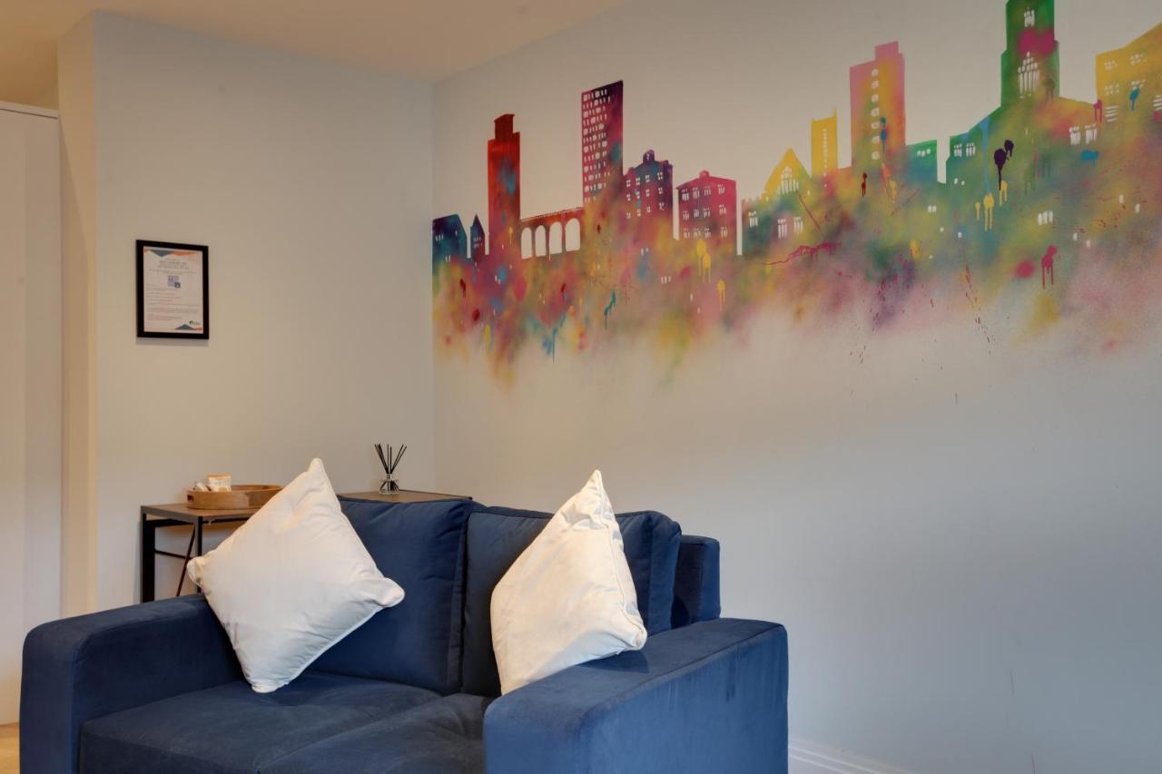 New London Life Executive Apartments Челмсфорд Екстериор снимка