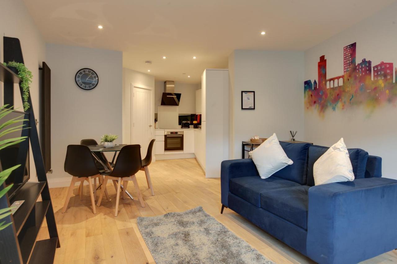 New London Life Executive Apartments Челмсфорд Екстериор снимка