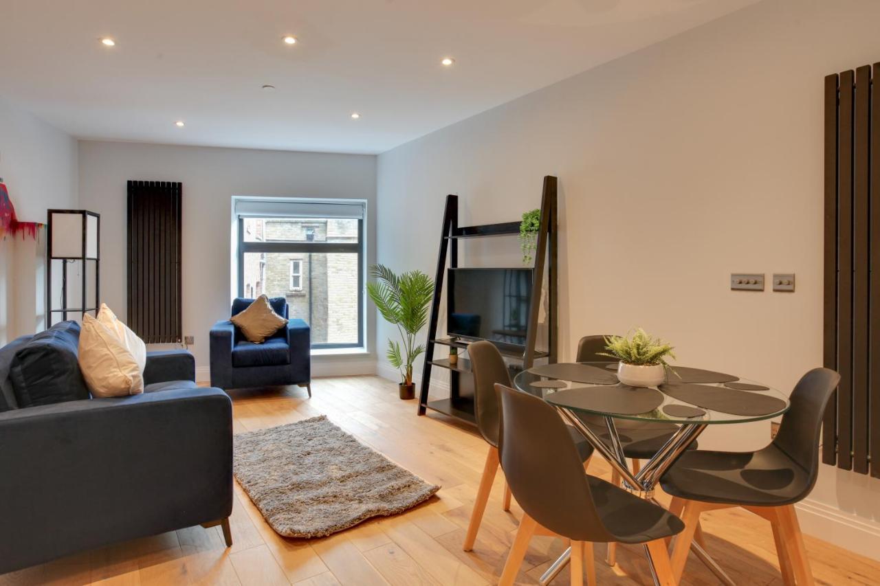 New London Life Executive Apartments Челмсфорд Екстериор снимка