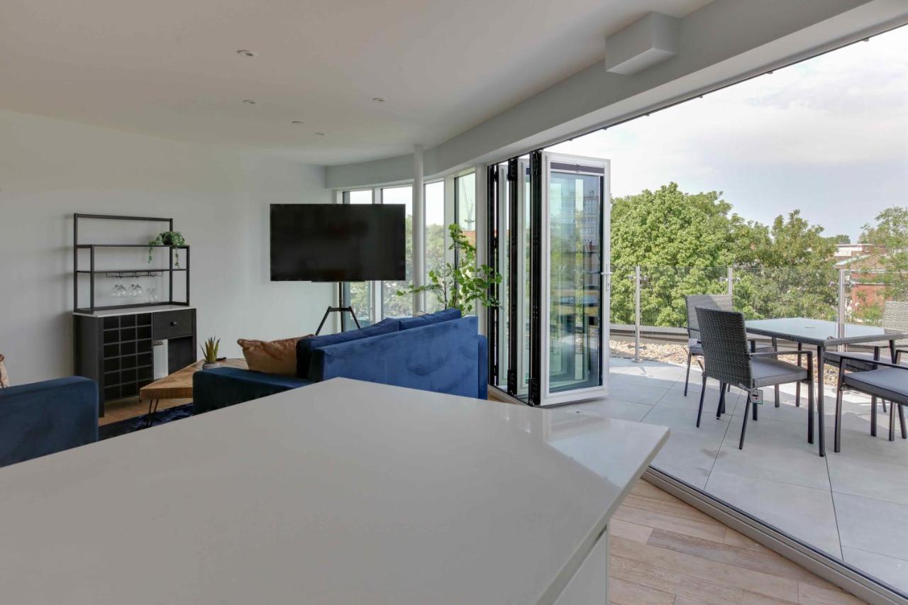 New London Life Executive Apartments Челмсфорд Екстериор снимка