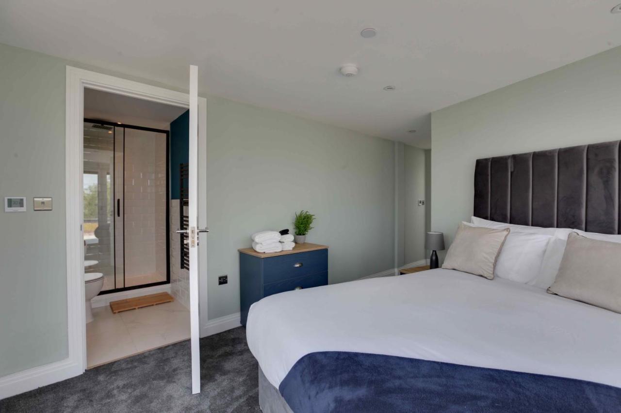 New London Life Executive Apartments Челмсфорд Екстериор снимка