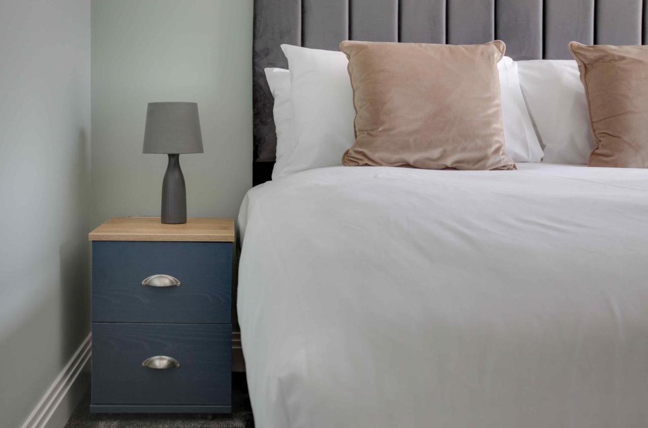 New London Life Executive Apartments Челмсфорд Екстериор снимка