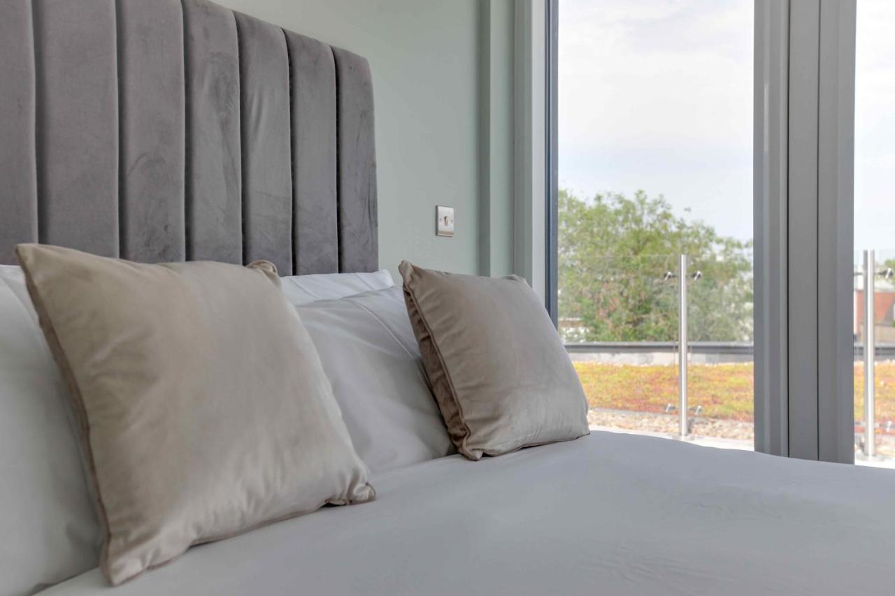 New London Life Executive Apartments Челмсфорд Екстериор снимка