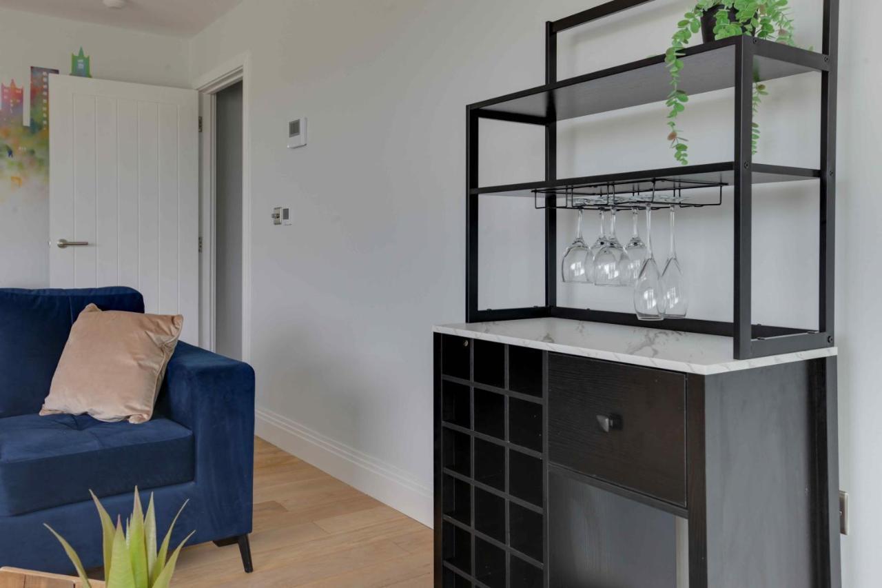 New London Life Executive Apartments Челмсфорд Екстериор снимка
