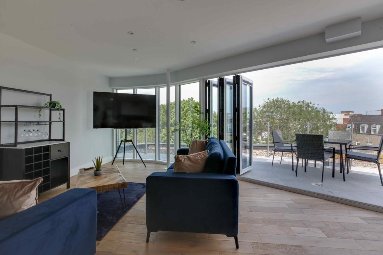 New London Life Executive Apartments Челмсфорд Екстериор снимка