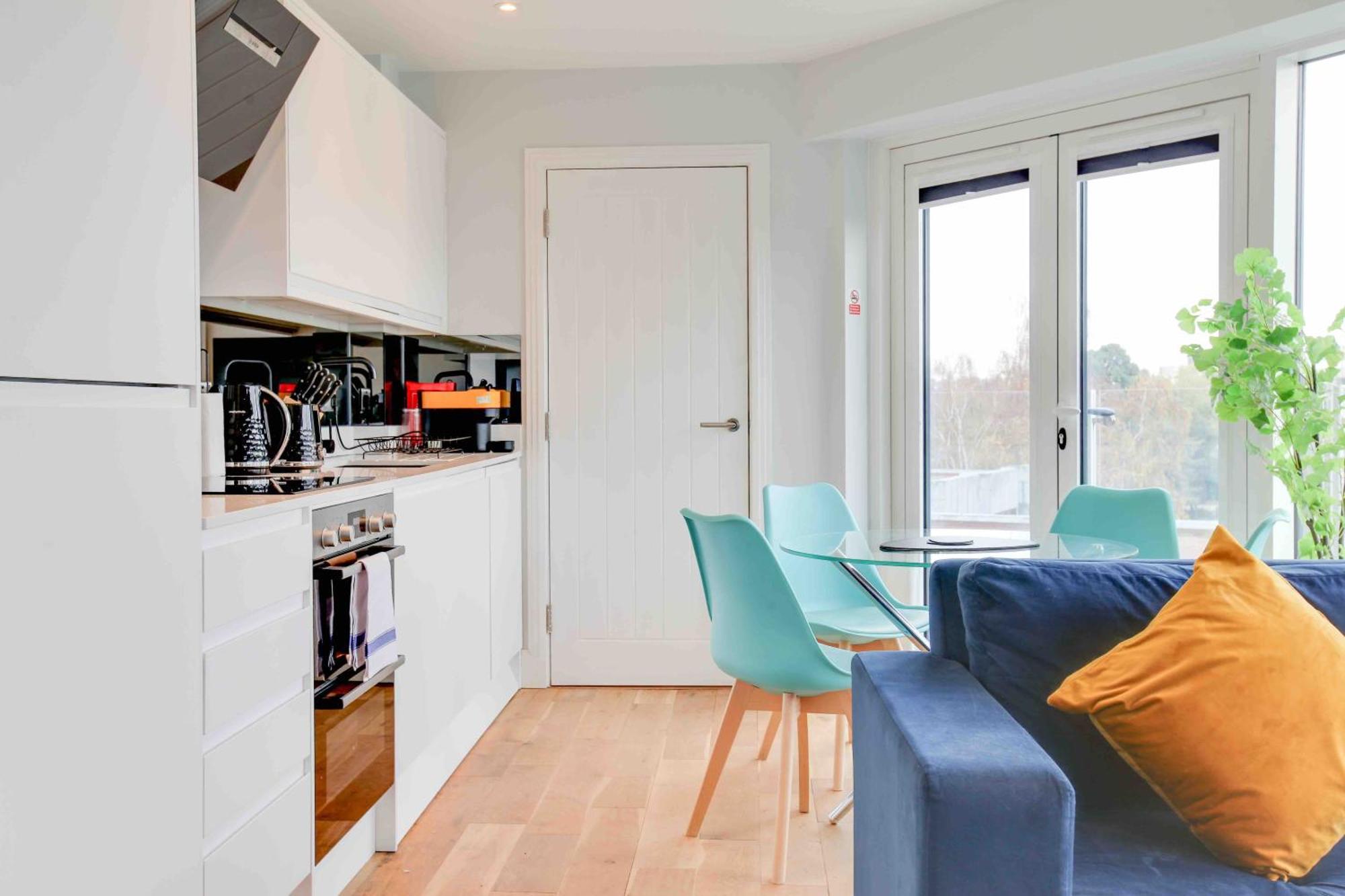 New London Life Executive Apartments Челмсфорд Екстериор снимка