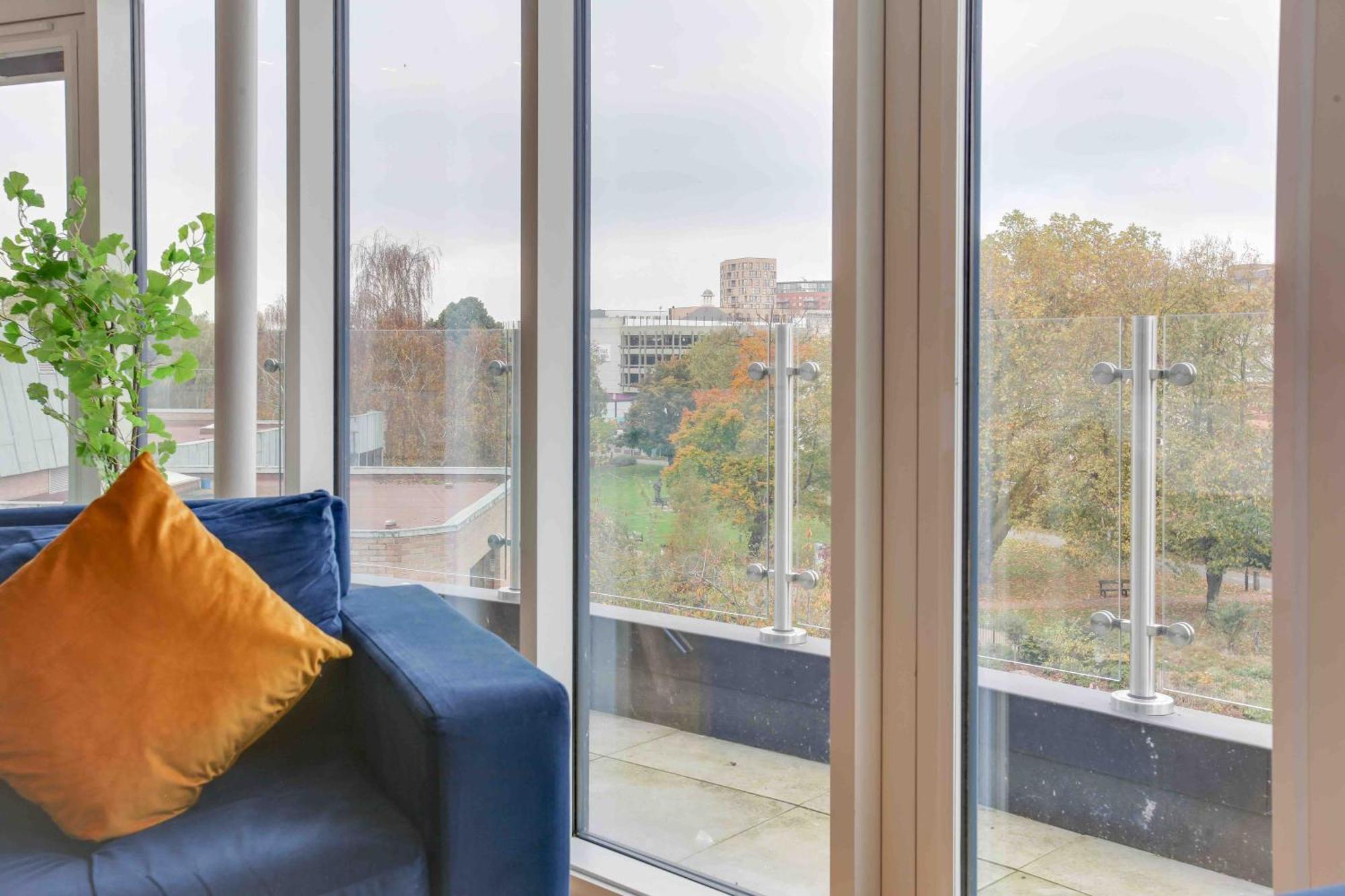 New London Life Executive Apartments Челмсфорд Екстериор снимка