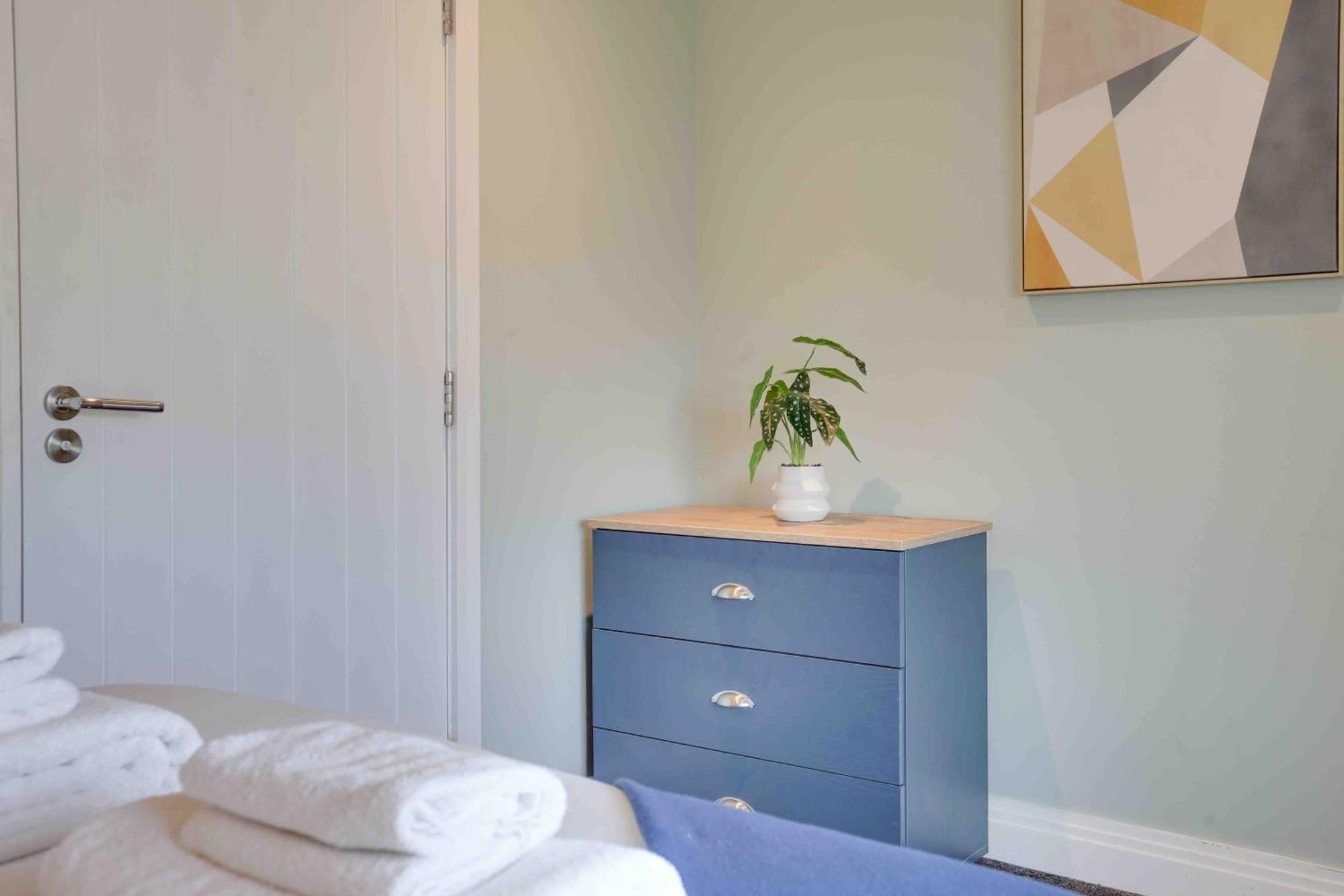 New London Life Executive Apartments Челмсфорд Екстериор снимка